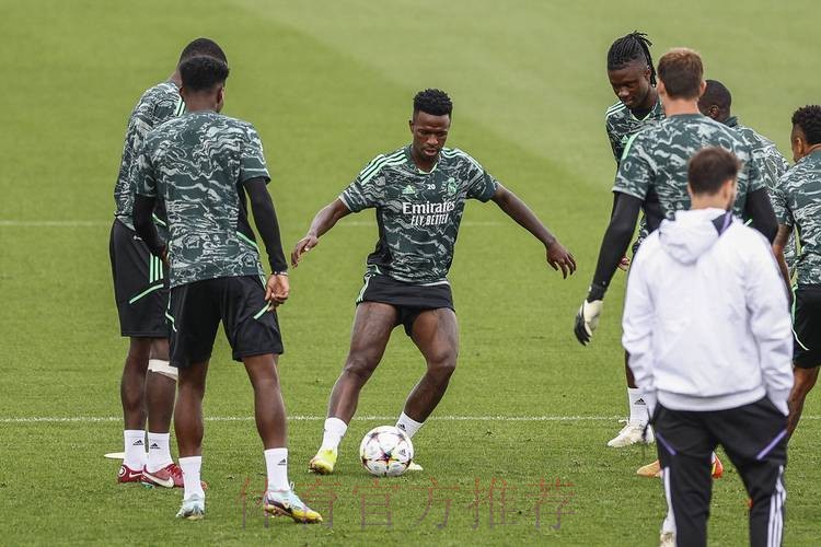 外媒：2026-2027赛季皇马客场球衣将回归绿色